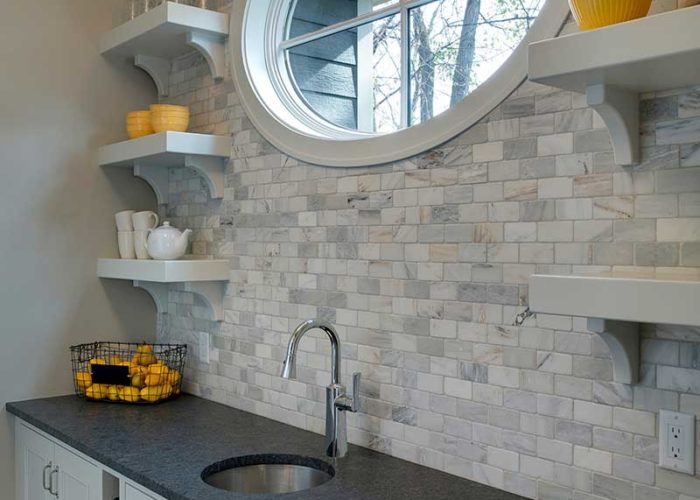 Bathroom with marble backsplash and shelving