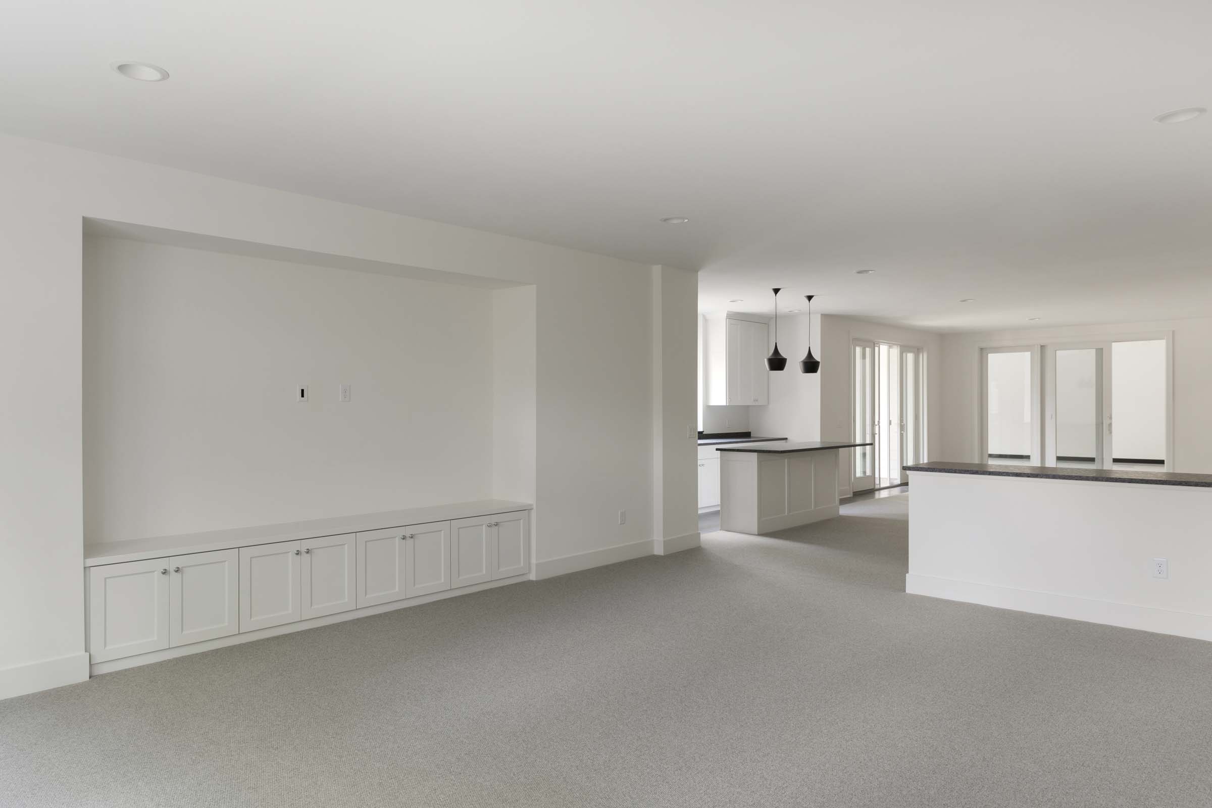 Colonial On The Creek Lower Level with rec room and bar